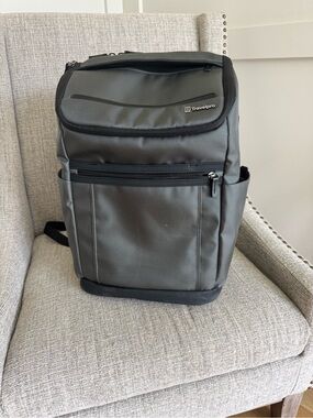 Travelpro Gray Men's Backpack - Everyday Commuter Pack